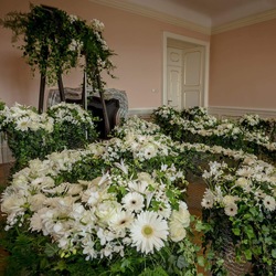 Flower arrangement for castle room 