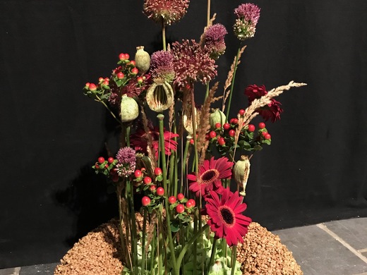 Flower arrangement with gerbera