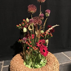 Flower arrangement with gerbera