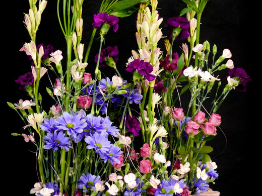Flower arrangement with alstroemeria 2